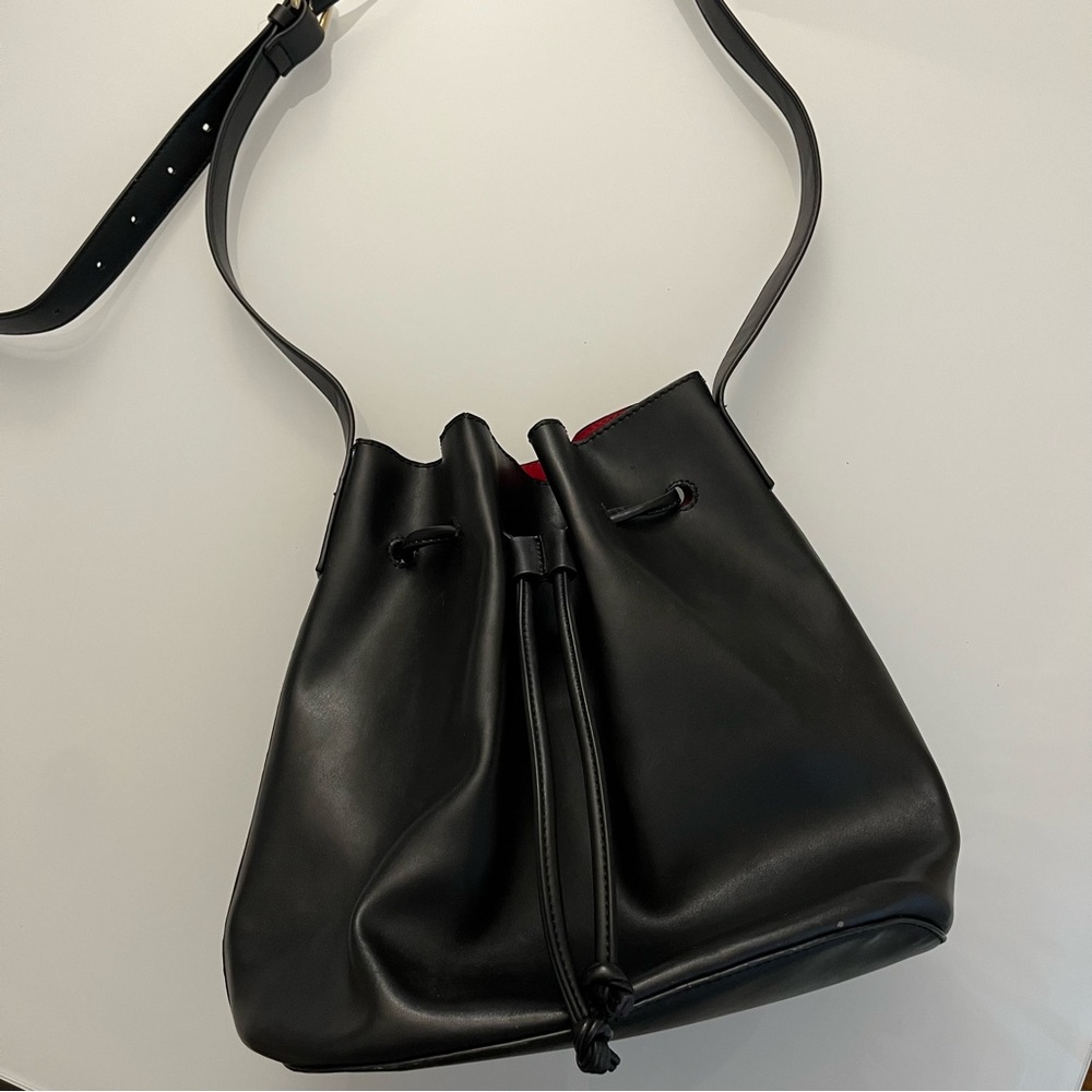⭐️SALE⭐️ Black Bucket Bag